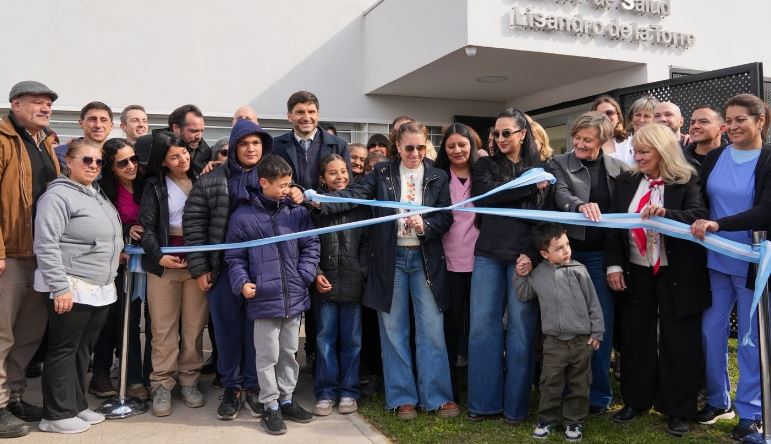 Del abandono total a un nuevo Centro de Salud: Pullaro inauguró las obras en barrio Las Vegas de Santo Tomé