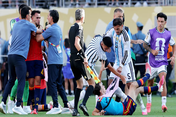 La decisión de FIFA sobre las sanciones de Paredes, Molina y Almada