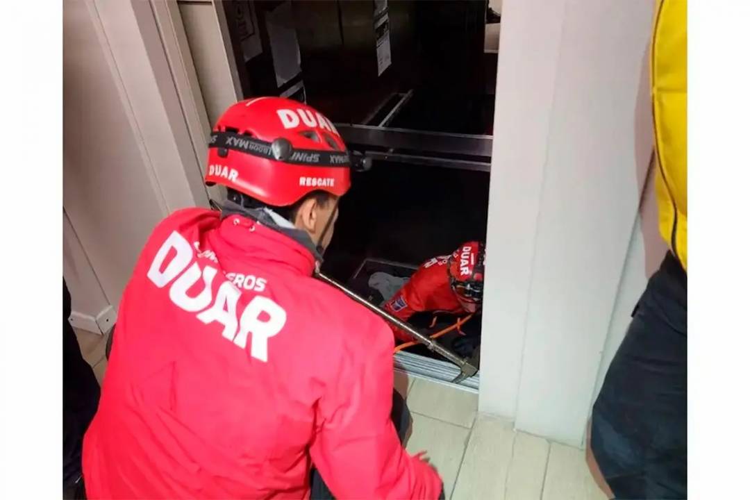 Un guardia de seguridad murió tras quedar atrapado por un ascensor