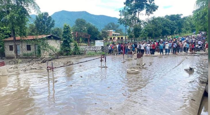 Nepal: casi 1.000 personas murieron por avalancha, mientras comenzaron entierros masivos de víctimas no identificadas