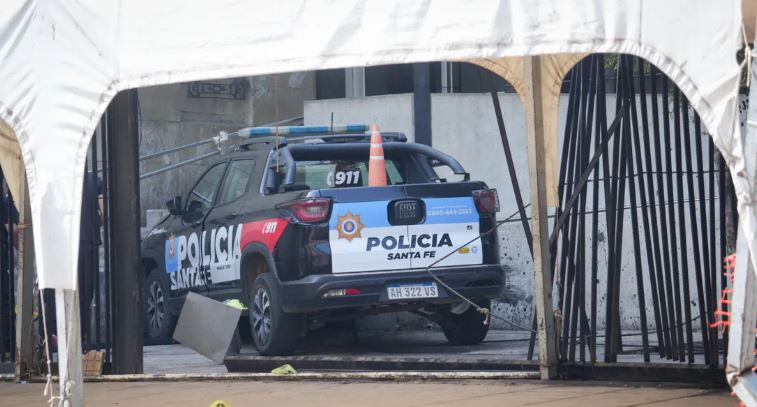Un patrullero terminó dentro del hospital Cullen