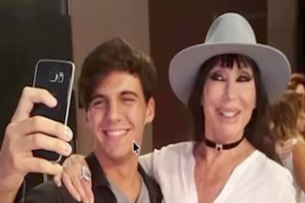 El influencer que conoció a Moria Casán por unos calzoncillos con su cara