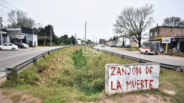 Hartos de los olores y el peligro, vecinos exigen al Municipio saldar la deuda histórica