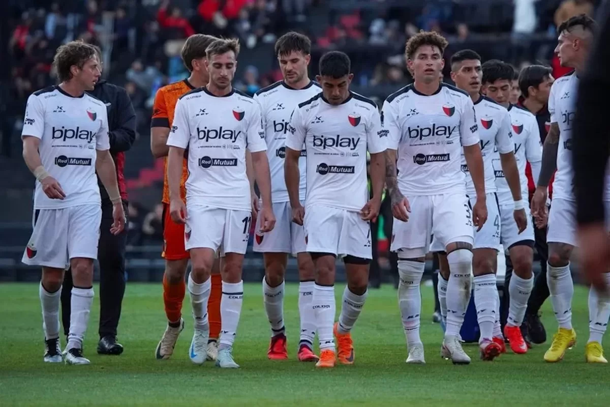 Colón jugó mal ante Almirante Brown y se lo empataron sobre la hora