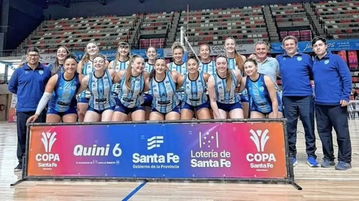 Villa Dora se consagró campeón por tercera vez de la Copa Santa Fe de vóley. Fotos gentileza Vale Perri.