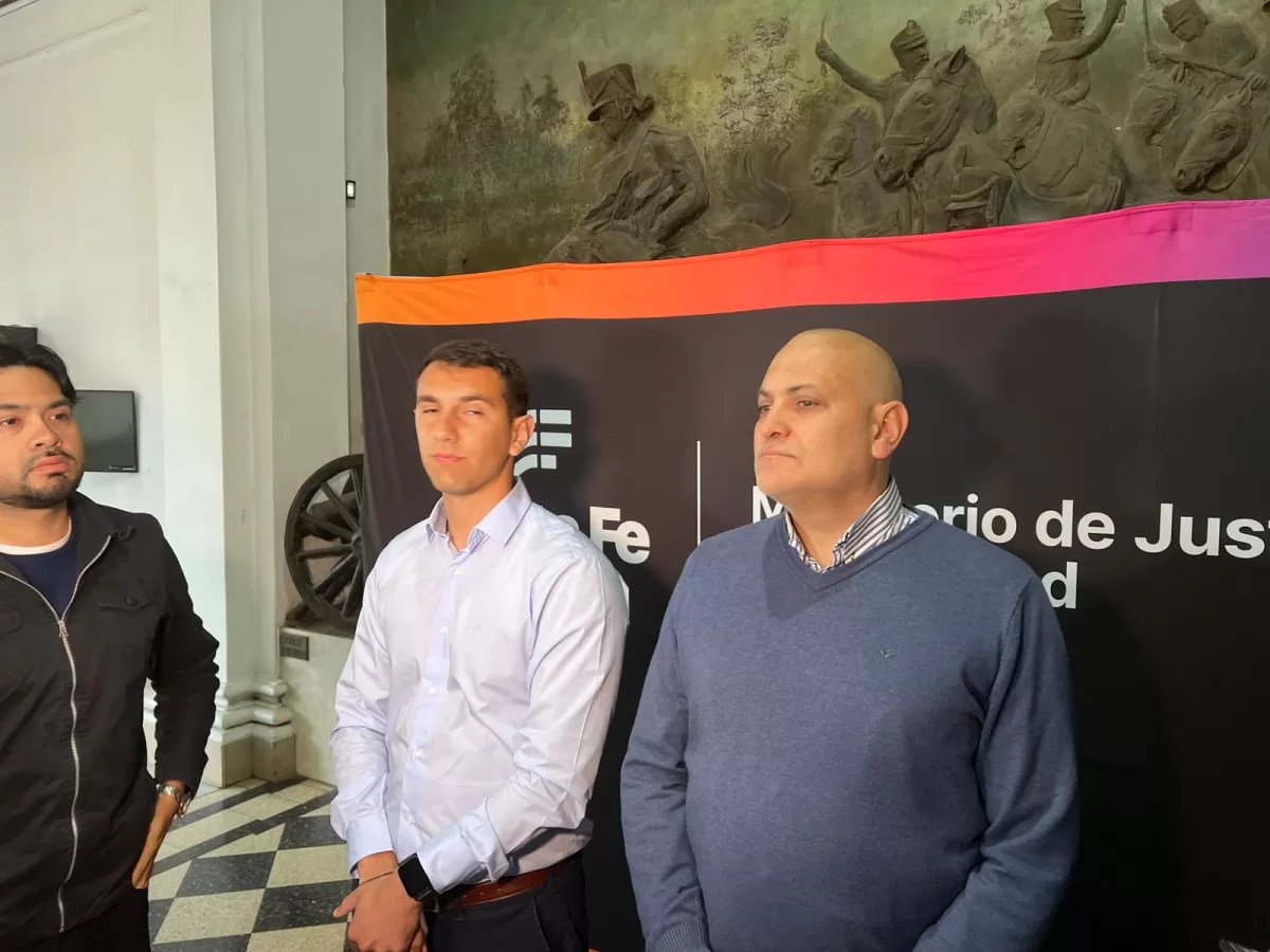 Los funcionaris del ministerio de Justicia y Seguridad brindaron precisiones en conferencia de prensa. Foto gentileza Omar Vega LT9