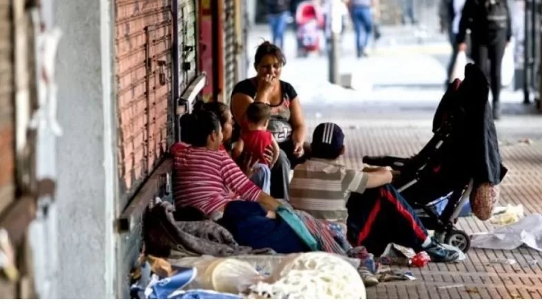 La pobreza en Argentina se ubicó en 32,3% en el primer semestre de 2026 y la indigencia alcanzó el 7,5%