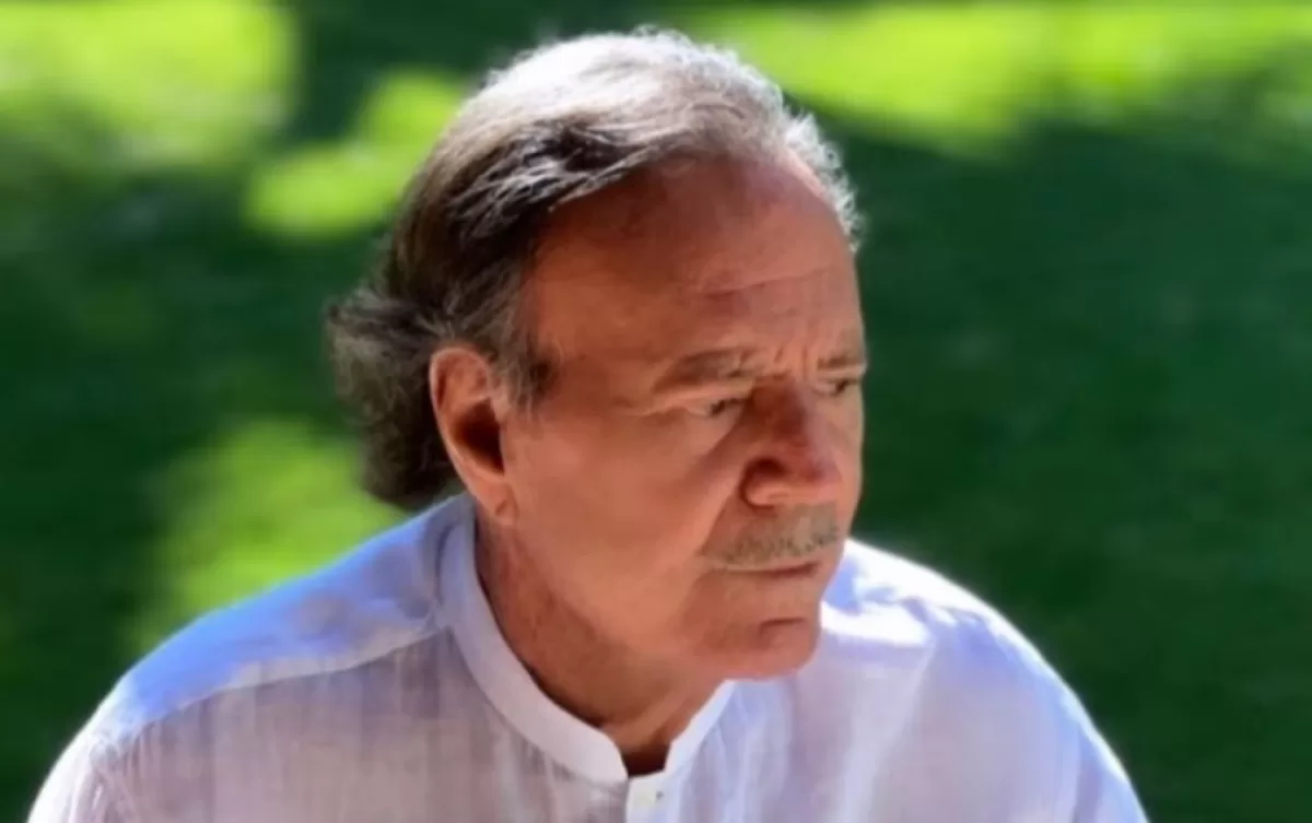 Julio Iglesias: un fiscal pidió que se lo investigue por abuso sexual y explotación laboral. Foto: Agencia NA 