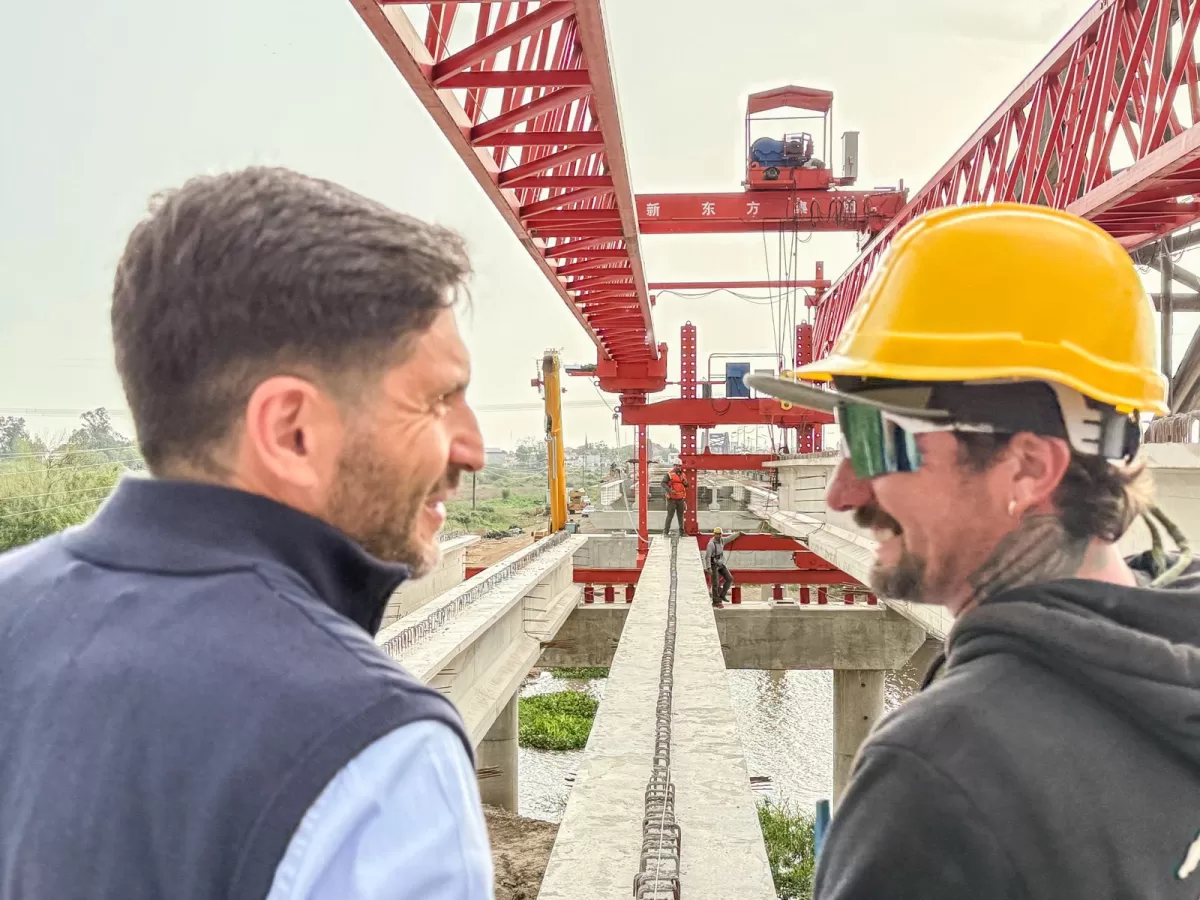 Pullaro recorrió el nuevo puente Santa Fe-Santo Tomé, que ya tiene un avance del 74 %