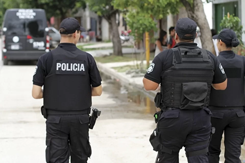 Tres policías de Santa Fe fueron expulsados por apremios ilegales