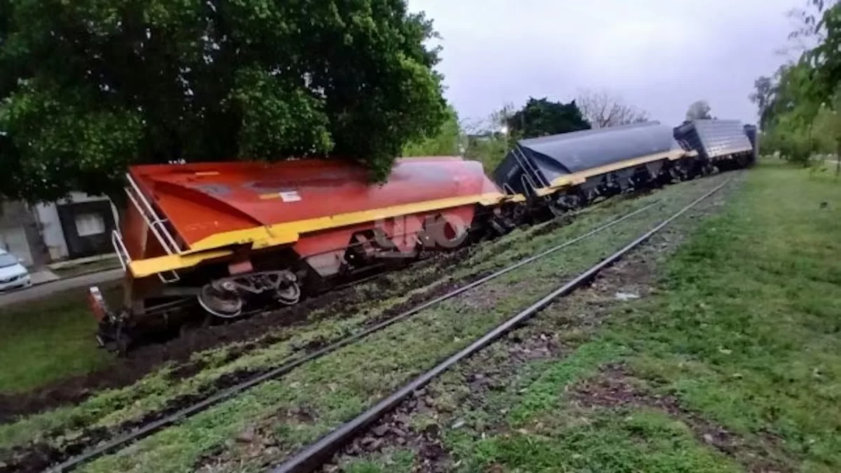 Una formación del Belgrano Cargas descarriló a la altura de Lavaisse y Vélez Sarsfield. Crece el malestar y el hartazgo de los vecinos. UNO Santa Fe